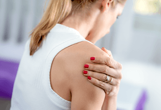 7 orsaker till smärta i axeln – när bör du söka hjälp?